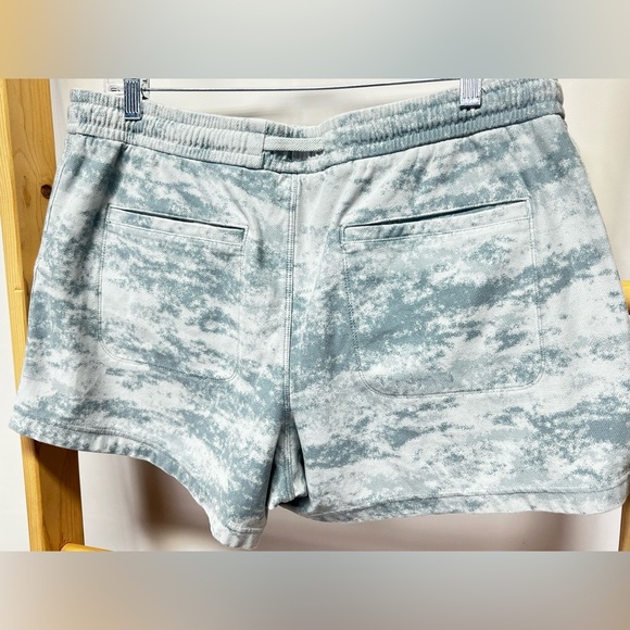 ATHLETA Blue and white Fog Camo FARALLON shorts size XL - Picture 7 of 14